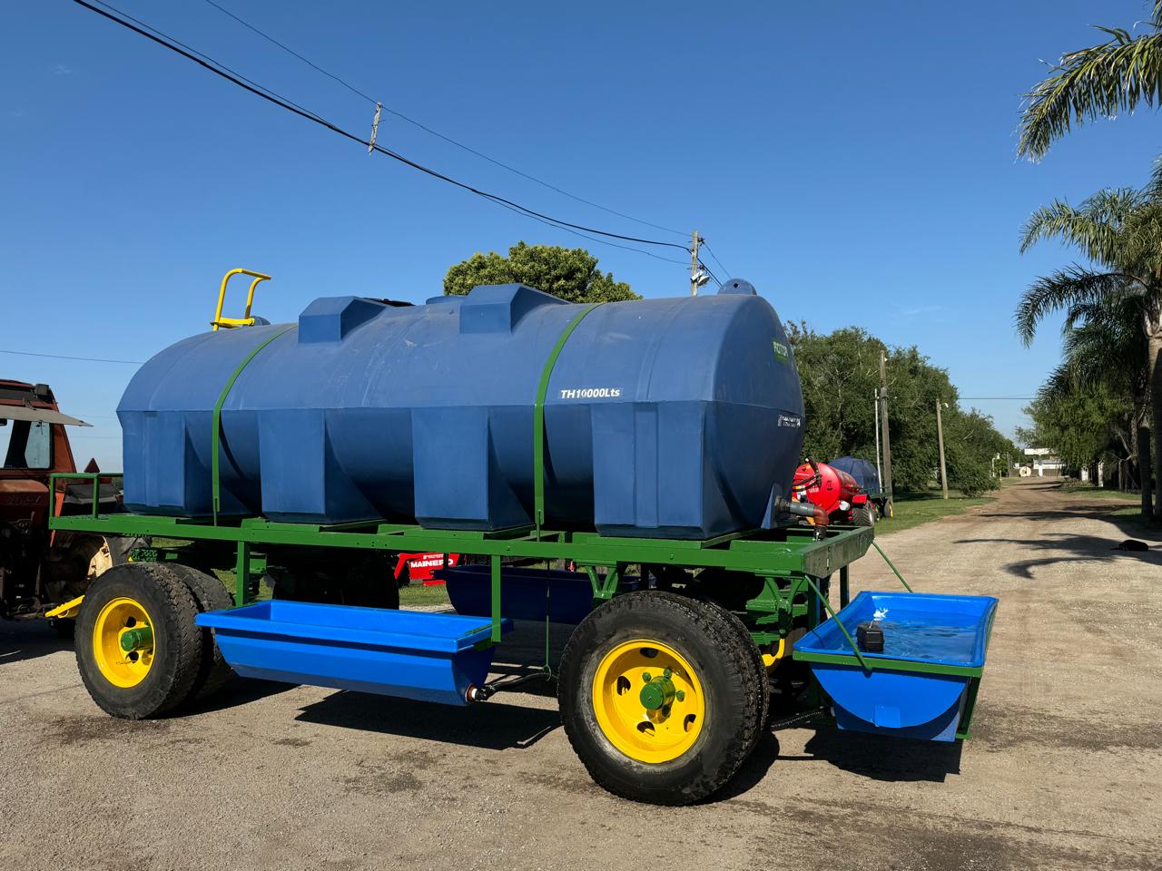 Acoplado Tanque DE 10.000 LTS con bebederos