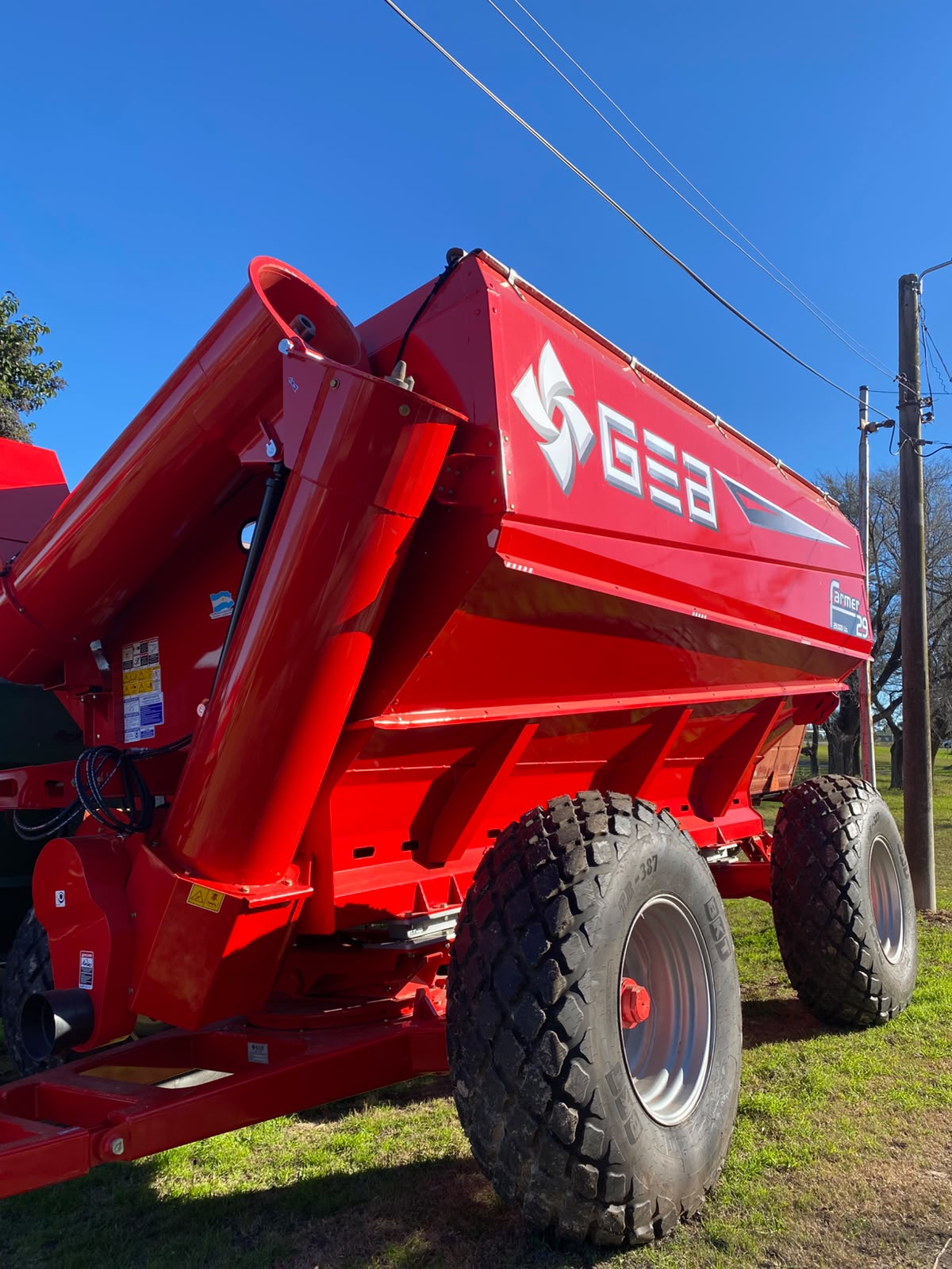 Tolva autodescargable FARMER 29000 GEA