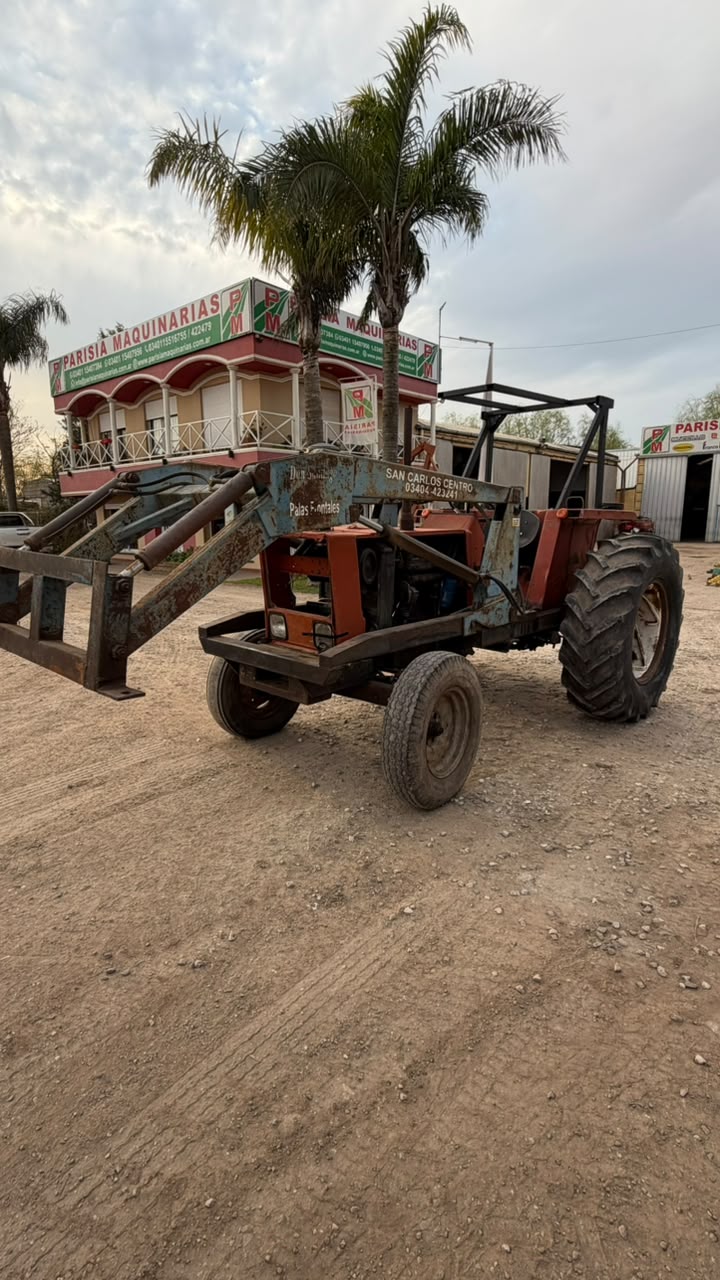 Tractor Fiat 780 con pala